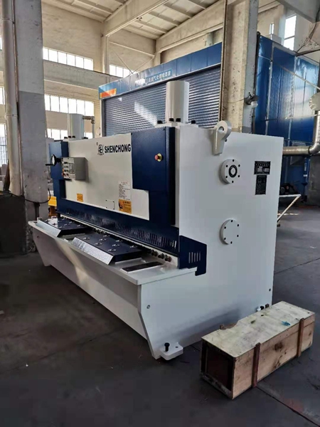 12X2500激光拼焊高精度數(shù)控剪板機