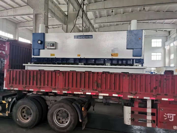 12x4米數(shù)控剪板機(jī)