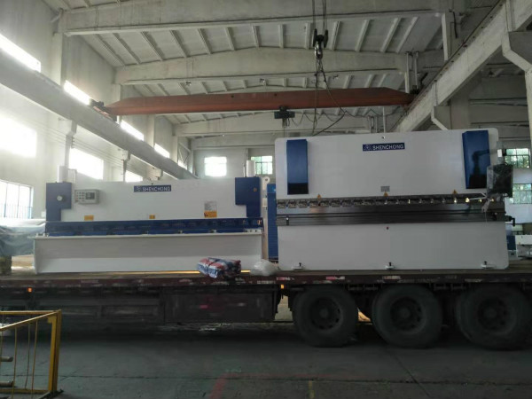 數(shù)控折彎機、數(shù)控剪板機發(fā)貨到廈門