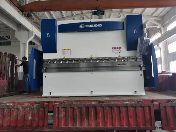 發(fā)到江陰金屬制造廠100噸3米2電液同步數控折彎機